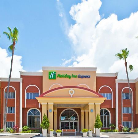 Holiday Inn Express Hotel Clearwater East - Icot Center By Ihg Pinellas Park Exterior photo