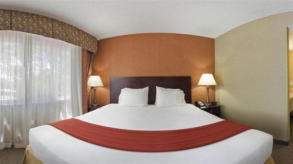 Holiday Inn Express Hotel Clearwater East - Icot Center By Ihg Pinellas Park Exterior photo