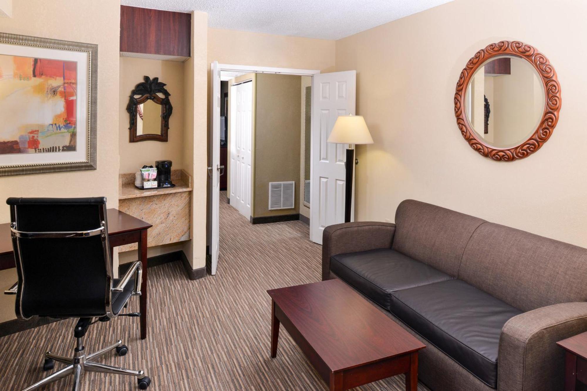 Holiday Inn Express Hotel Clearwater East - Icot Center By Ihg Pinellas Park Exterior photo
