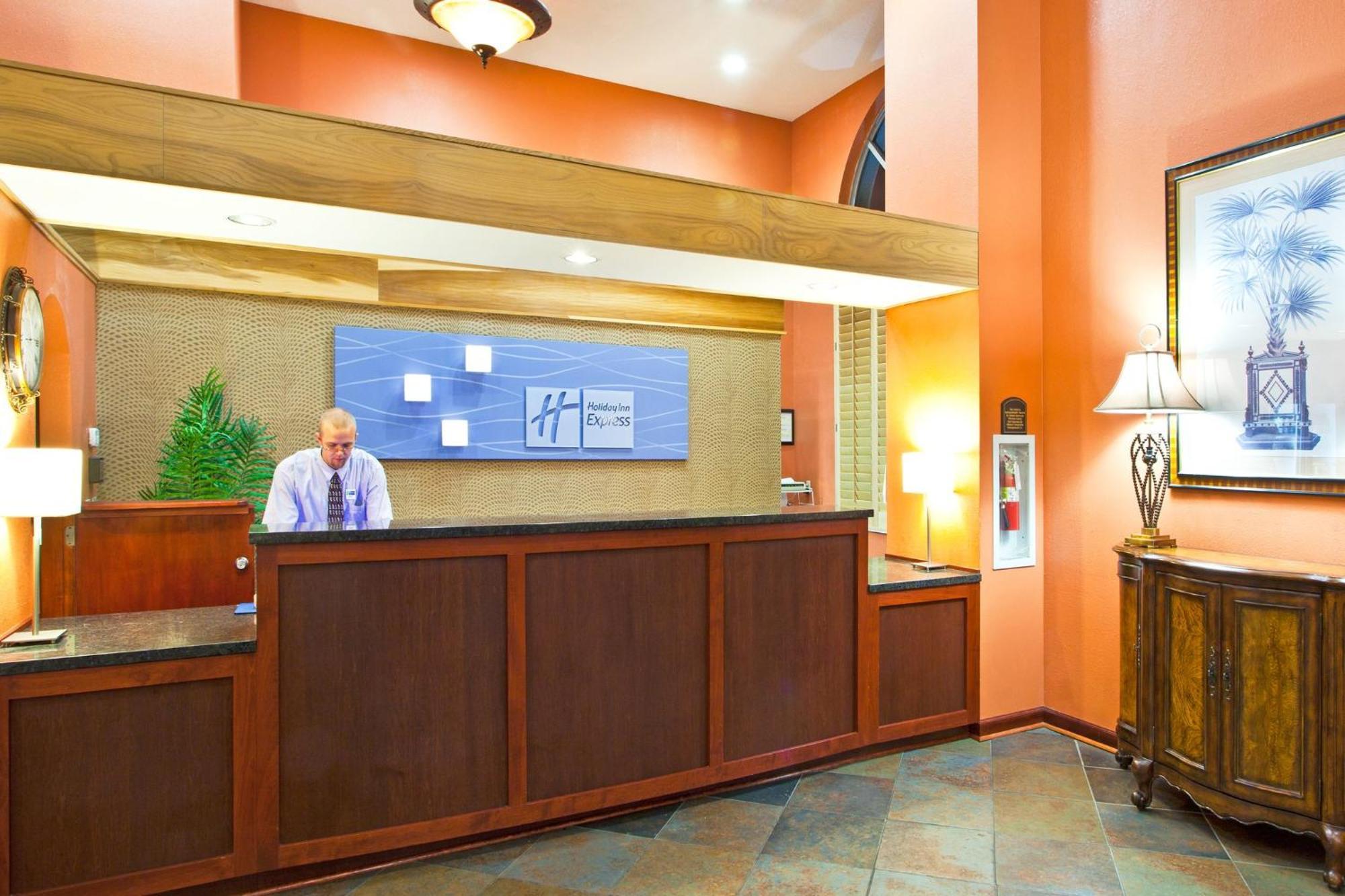 Holiday Inn Express Hotel Clearwater East - Icot Center By Ihg Pinellas Park Exterior photo