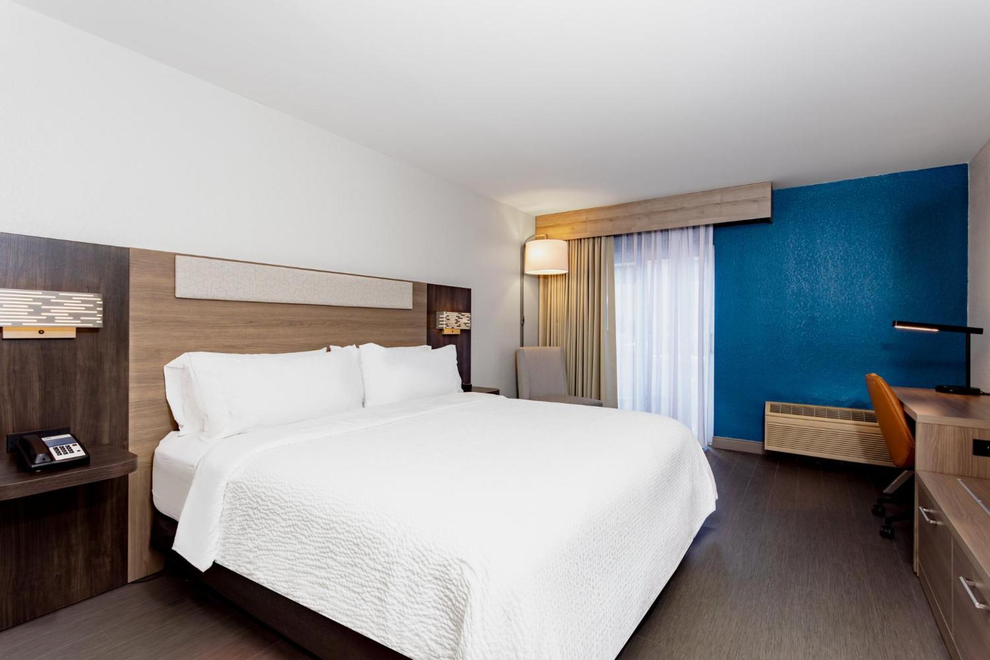 Holiday Inn Express Hotel Clearwater East - Icot Center By Ihg Pinellas Park Exterior photo