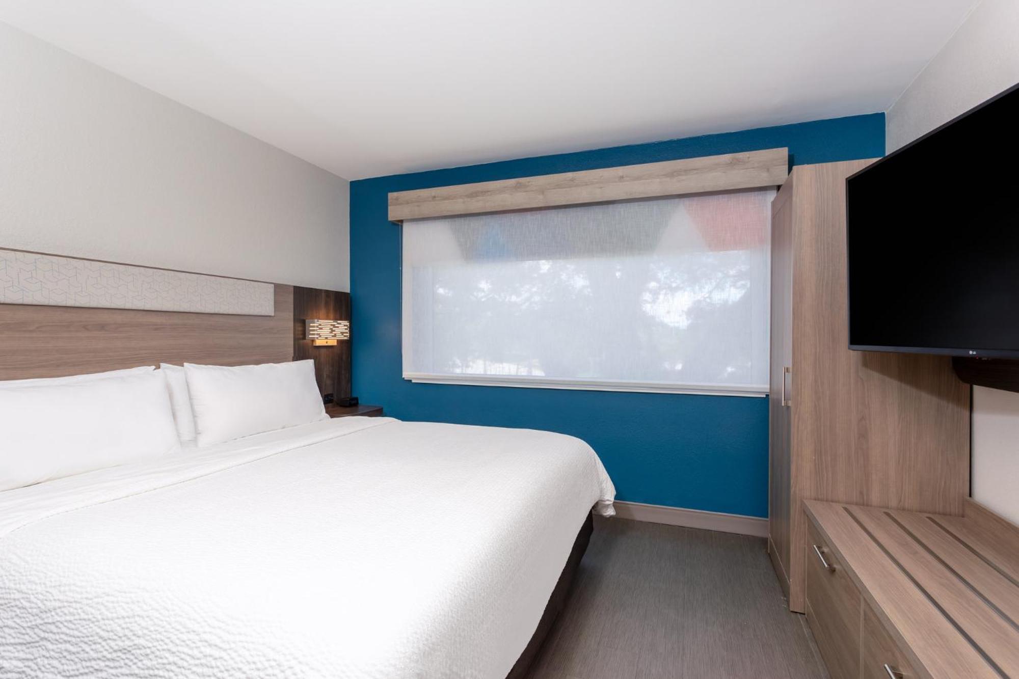 Holiday Inn Express Hotel Clearwater East - Icot Center By Ihg Pinellas Park Exterior photo