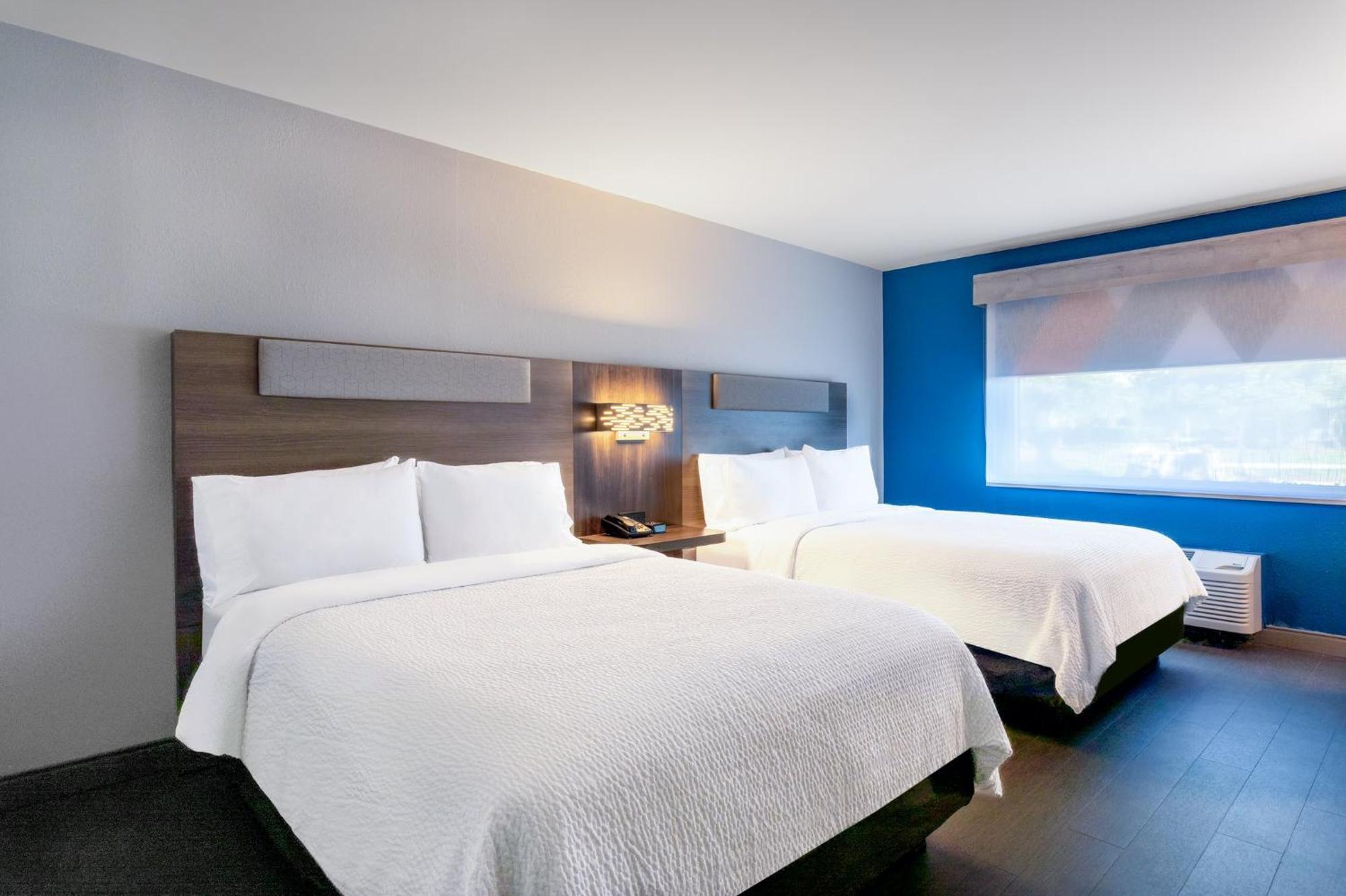 Holiday Inn Express Hotel Clearwater East - Icot Center By Ihg Pinellas Park Exterior photo