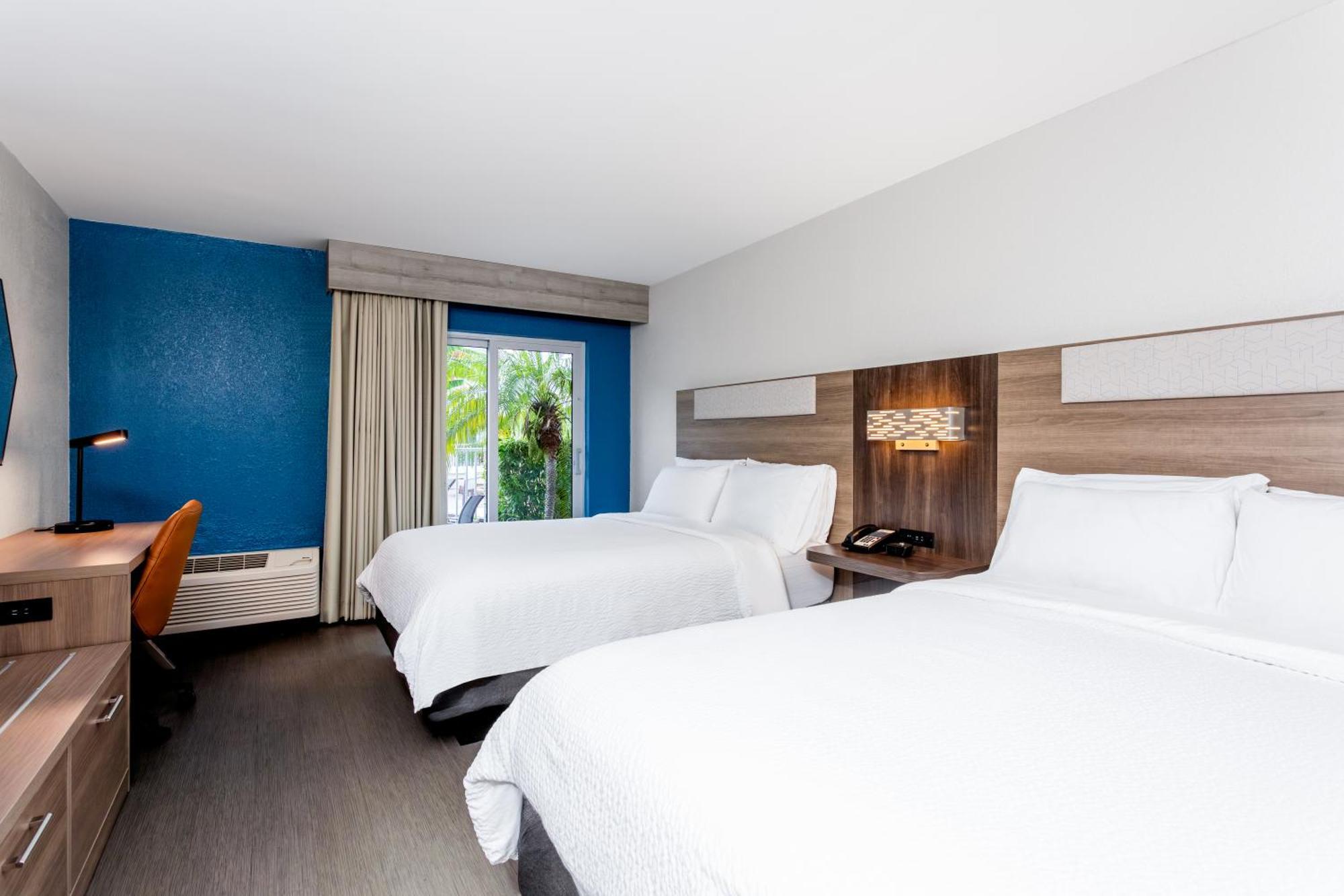Holiday Inn Express Hotel Clearwater East - Icot Center By Ihg Pinellas Park Exterior photo