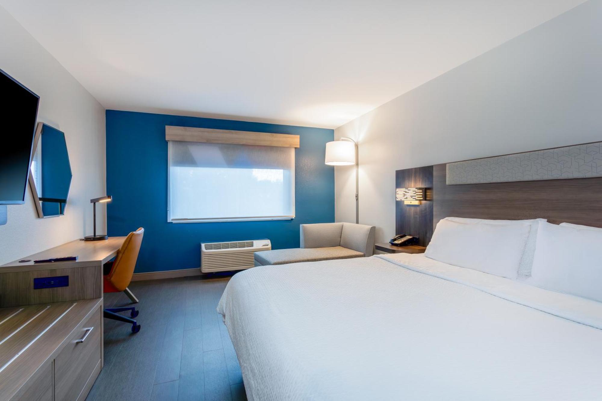 Holiday Inn Express Hotel Clearwater East - Icot Center By Ihg Pinellas Park Exterior photo