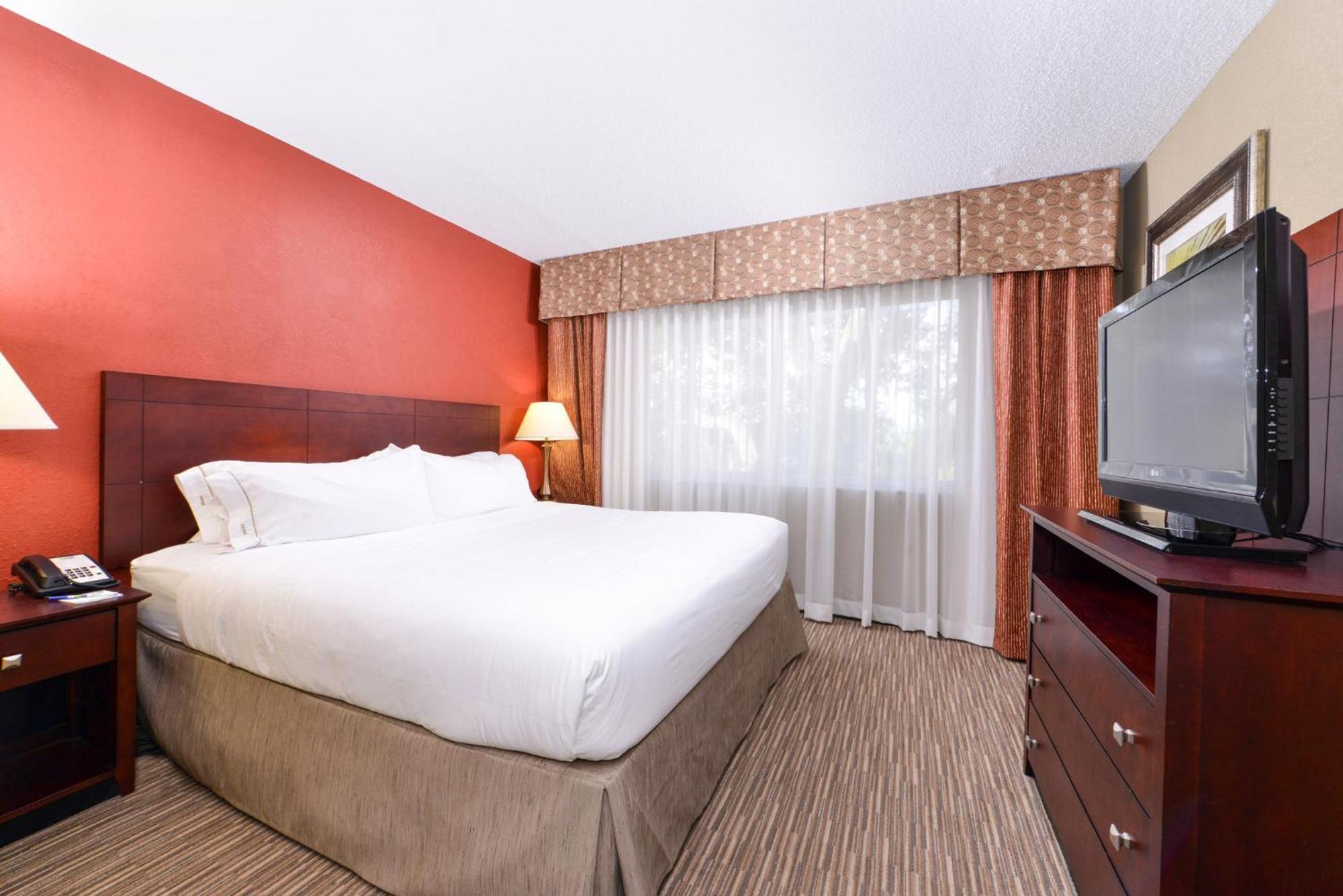 Holiday Inn Express Hotel Clearwater East - Icot Center By Ihg Pinellas Park Exterior photo