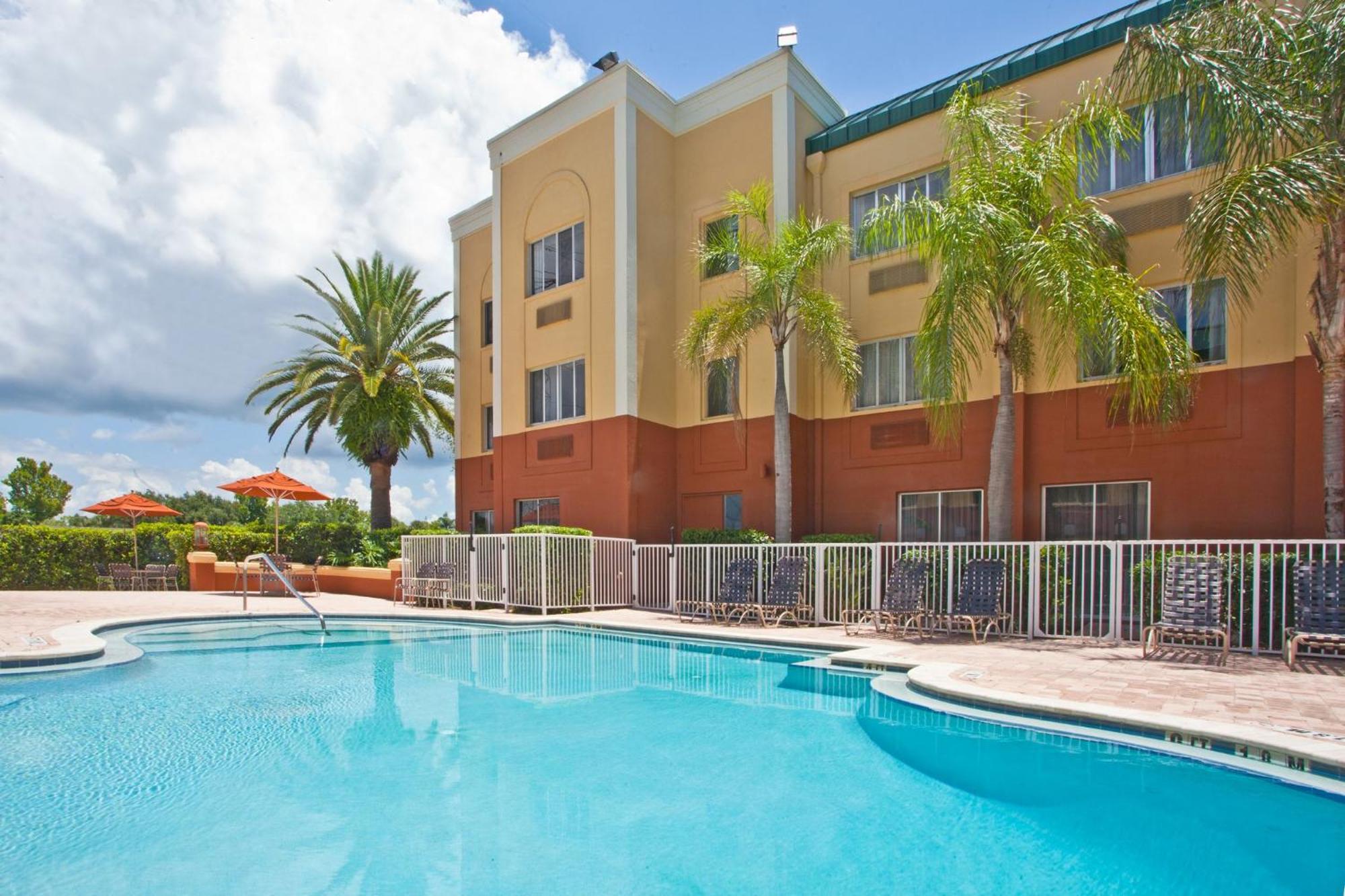 Holiday Inn Express Hotel Clearwater East - Icot Center By Ihg Pinellas Park Exterior photo